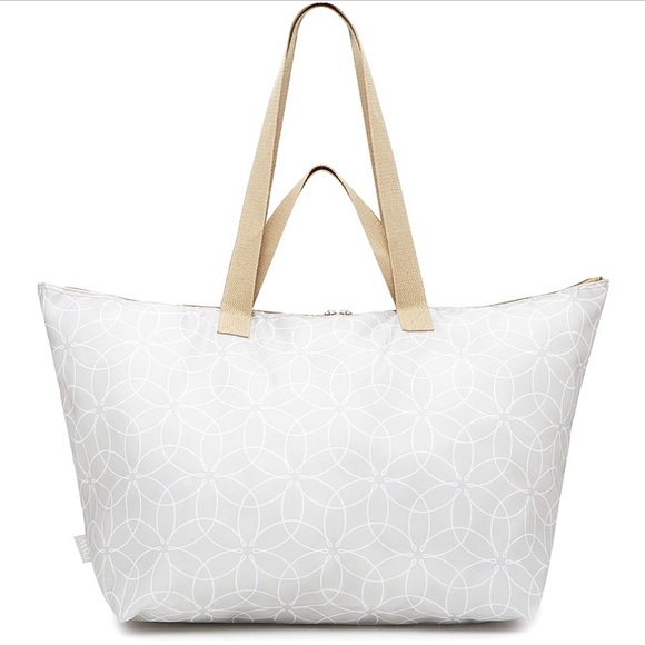 Lightweight Foldable Tote - Picture 2 of 15